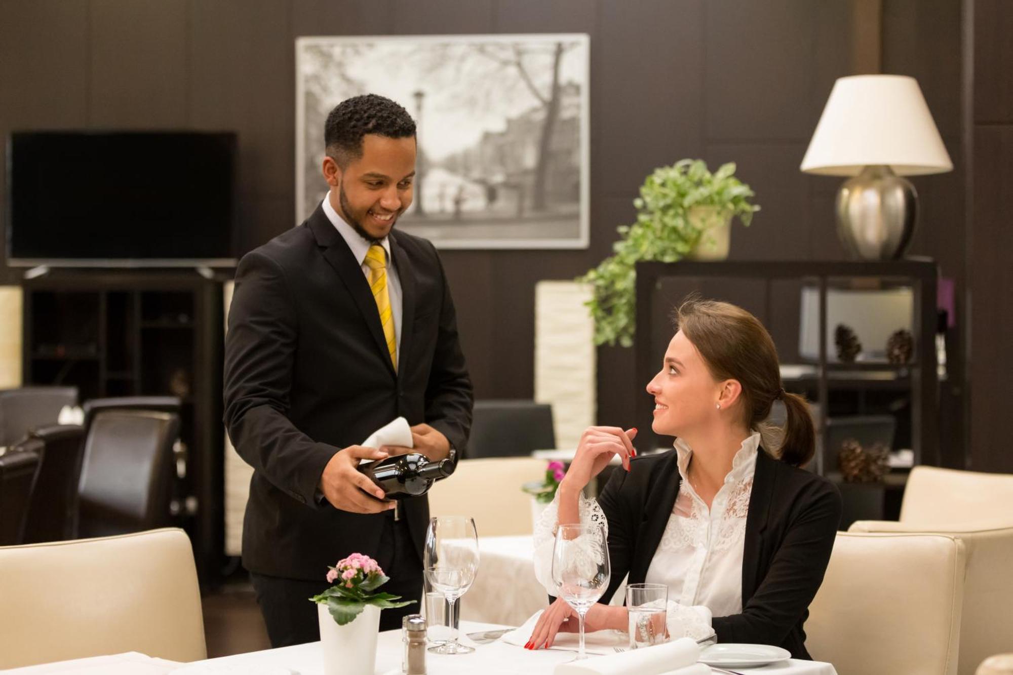 College Garden Hotel バート・フェスラウ エクステリア 写真