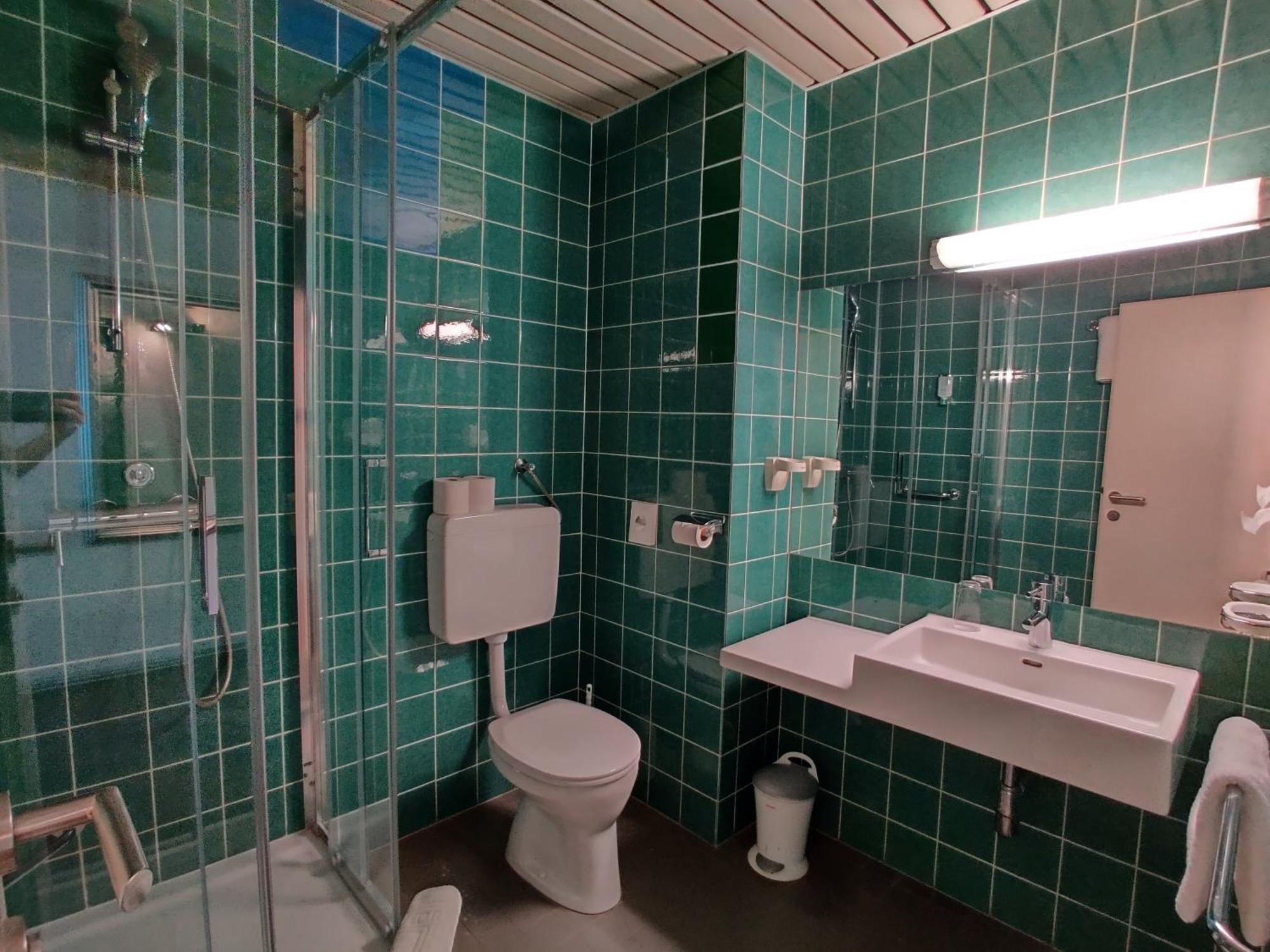 College Garden Hotel バート・フェスラウ エクステリア 写真