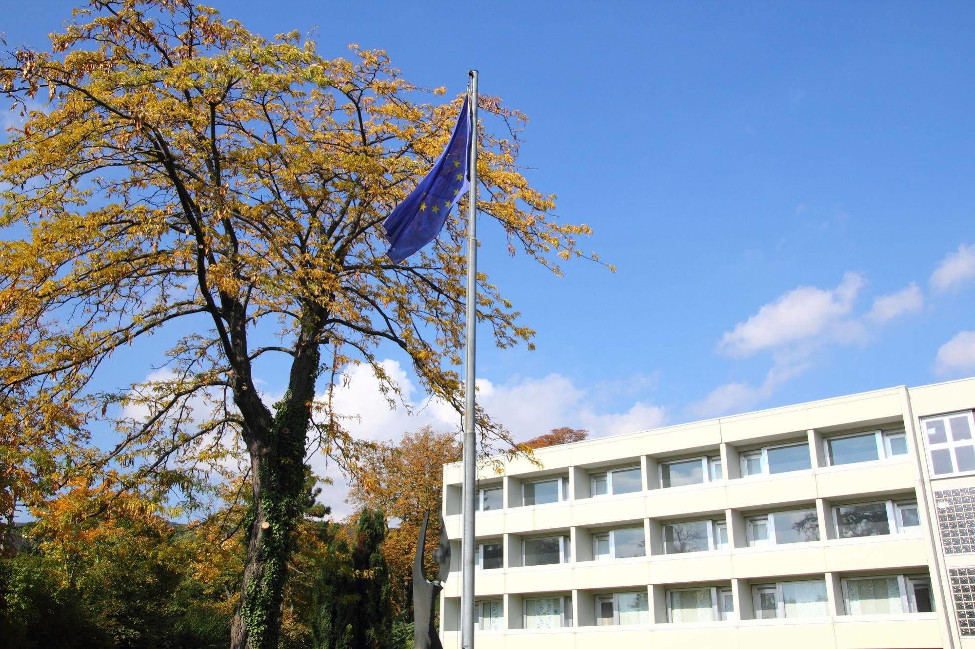 College Garden Hotel バート・フェスラウ エクステリア 写真
