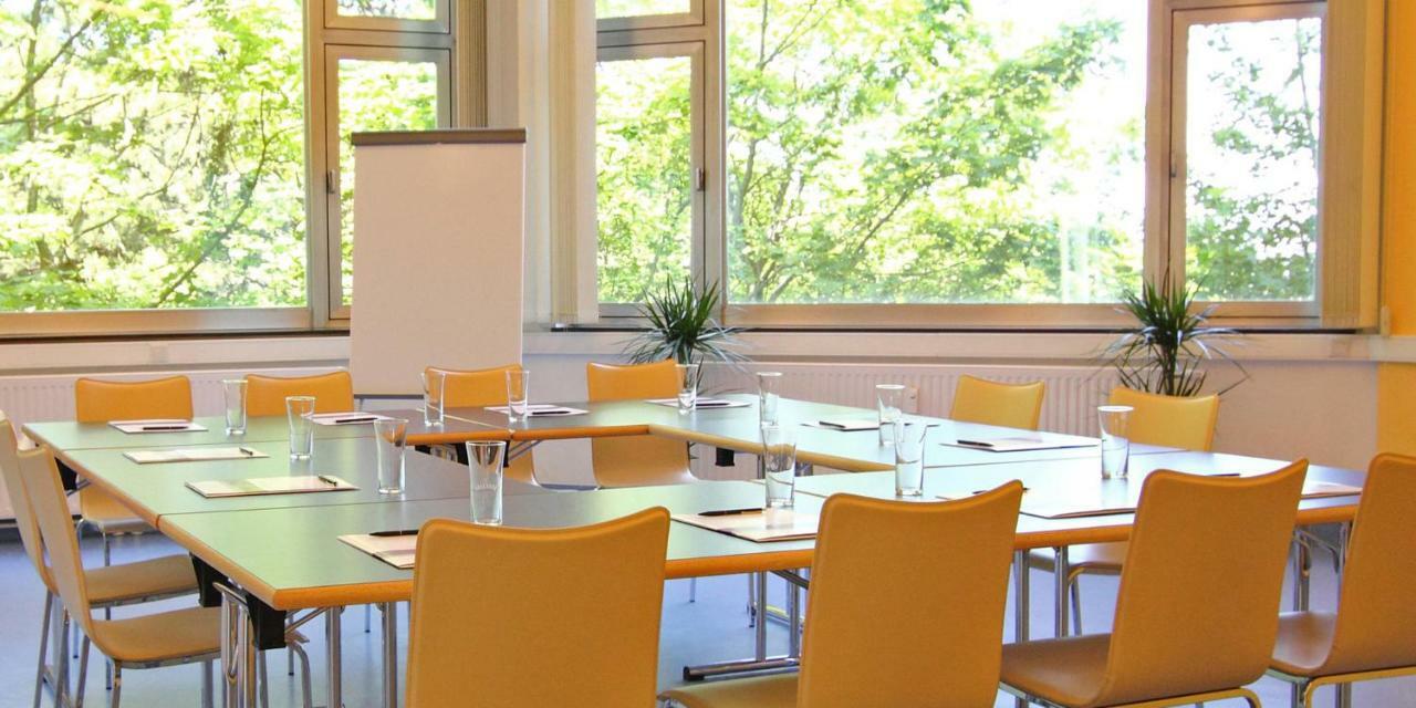 College Garden Hotel バート・フェスラウ エクステリア 写真